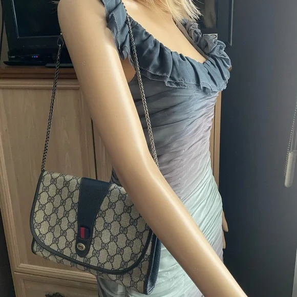 ✋🛑PRICE DROP ✋🛑Authentic Gucci Leather Clutch Crossbody/Shoulder Bag Gucci. - Picture 17 of 17